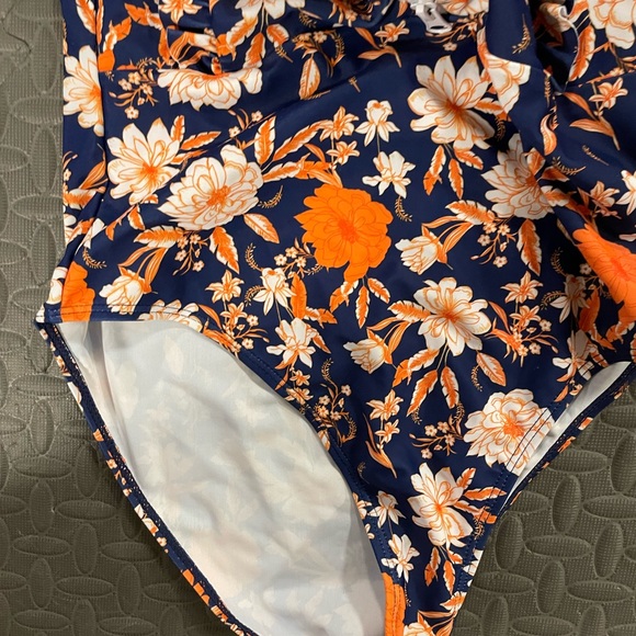 One piece bathing- really original - Picture 2 of 7